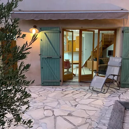 Vakantiehuis Beautiful Spacious House & Courtyard Bbq