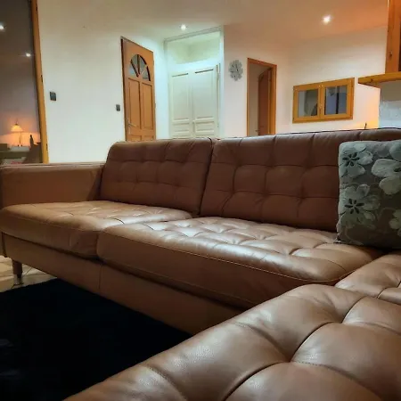 Beautiful Spacious House & Courtyard Bbq Vakantiehuis *