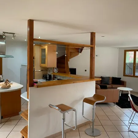 Beautiful Spacious House & Courtyard Bbq *