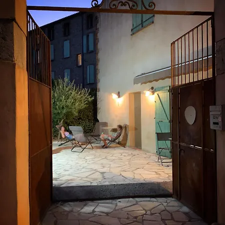 Beautiful Spacious House & Courtyard Bbq Vakantiehuis