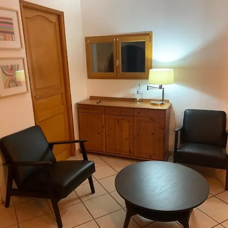 Vakantiehuis Beautiful Spacious House & Courtyard Bbq